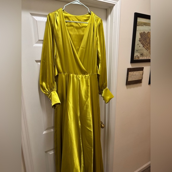 Catherine D'Lish: Boudoir by D'Lish Chartreuse "Beverly" Dressing Gown Pinup - Picture 10 of 10